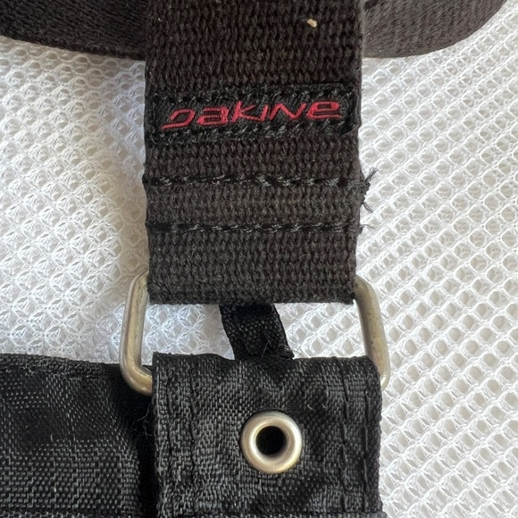 Dakine Crossbody Flat Bag Polyester Slim Small Black & Red Travel / School - Picture 5 of 8